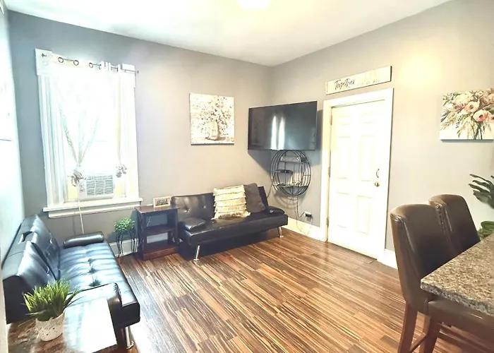 Coach Casa Penthouse - Minutes From Downtown Appartement